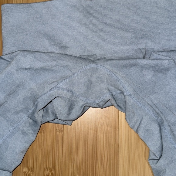 NVGTN Icy Blue Camo Seamless Leggings sz M - Picture 5 of 6